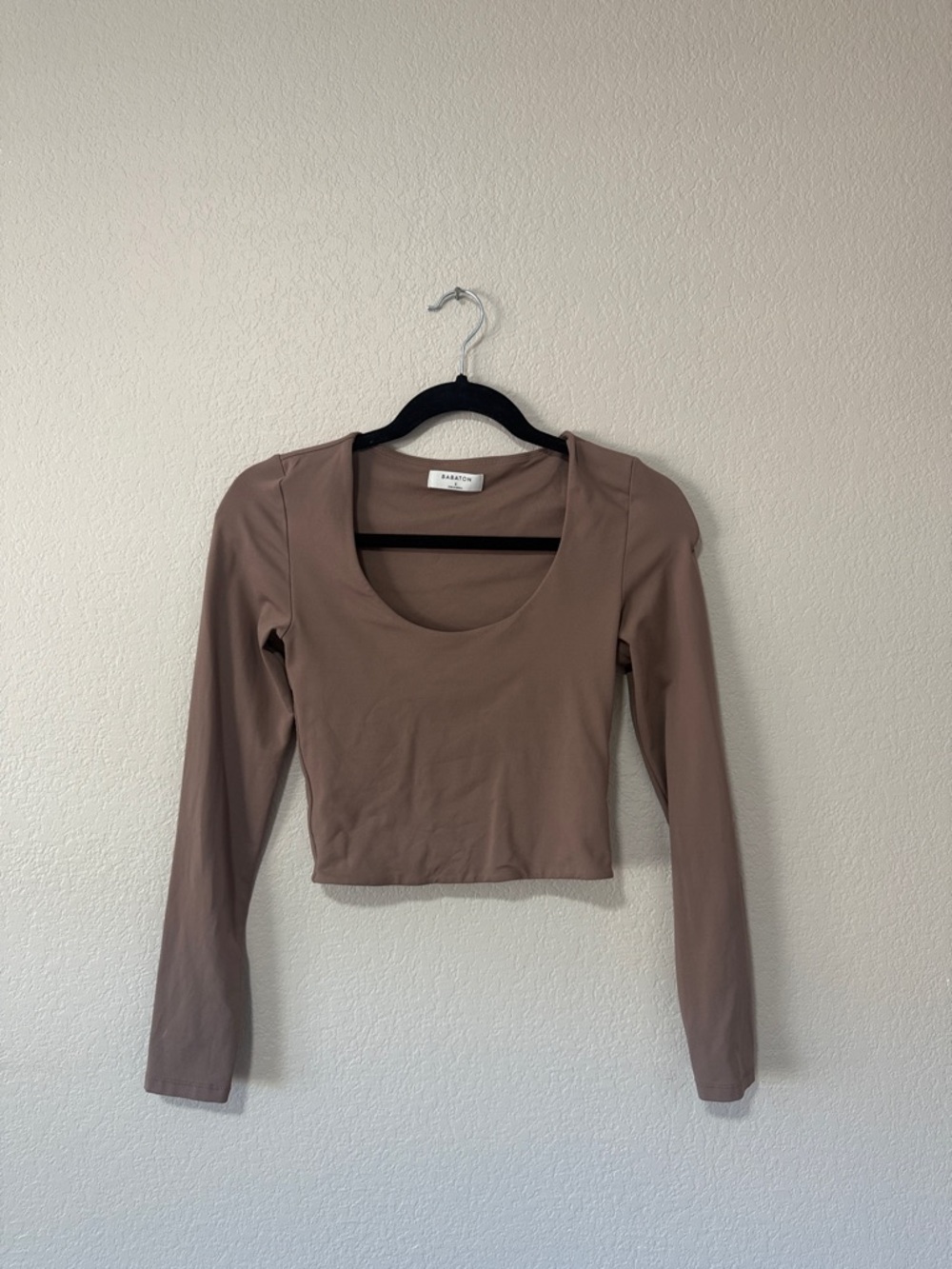 Babaton Taupe Scoop-Neck Long Sleeve Crop Top